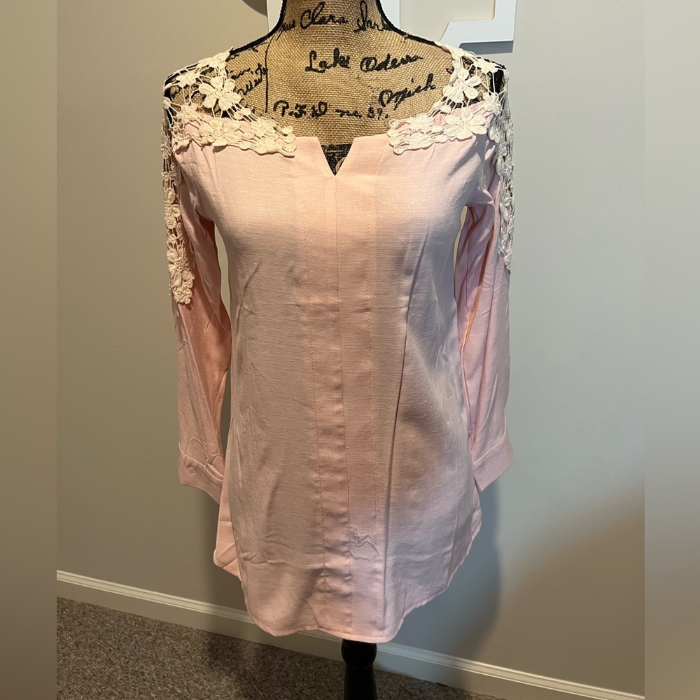 Beautiful Pink Blouse with Flower Lace Detailing Size Small NWT